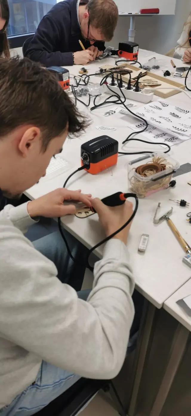 Ateliers Créatifs - Créations artisanales en bois Arinas Arts